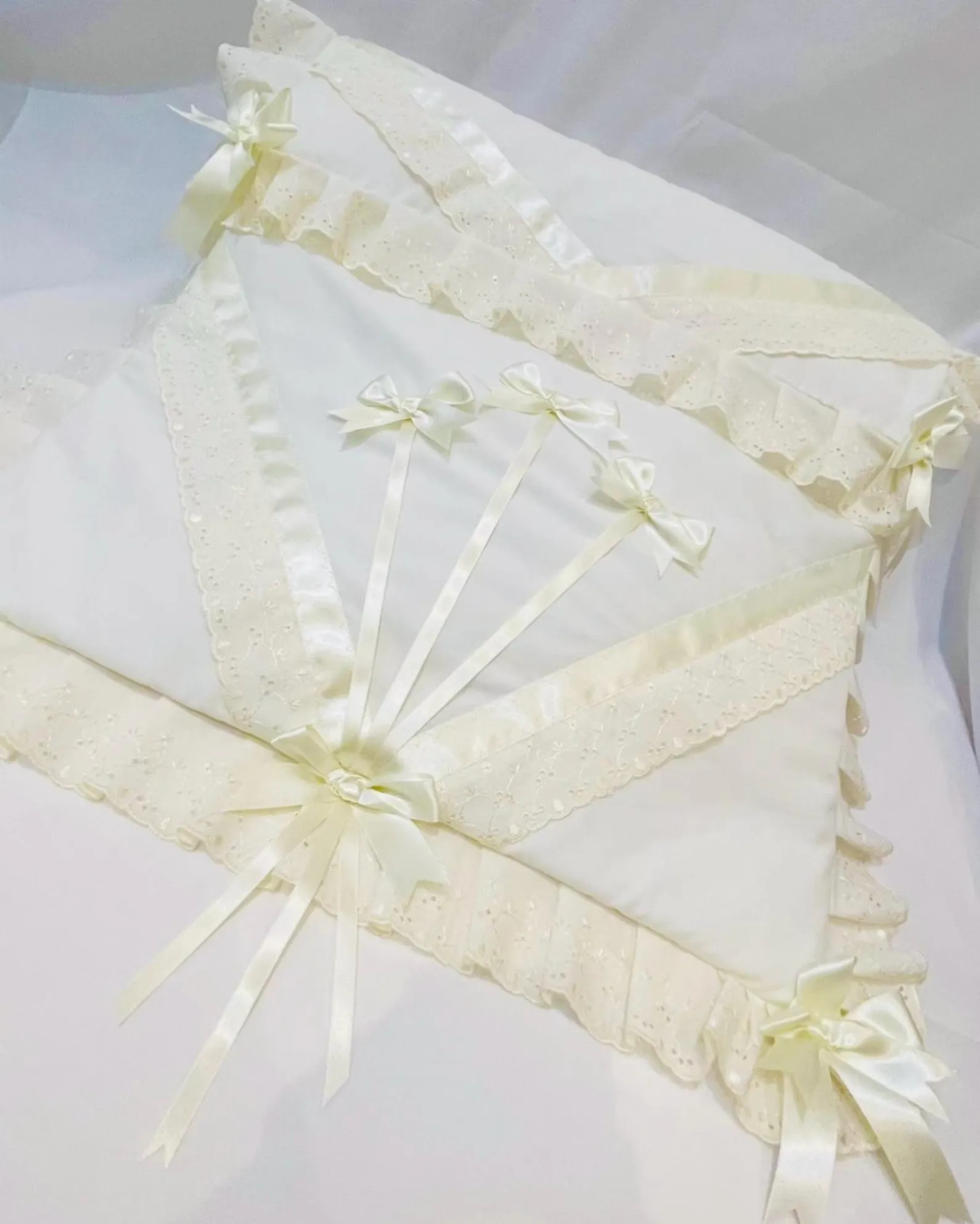 Bow Bouquet ! Pram Quilt set will fit Silver Cross Balmoral size,